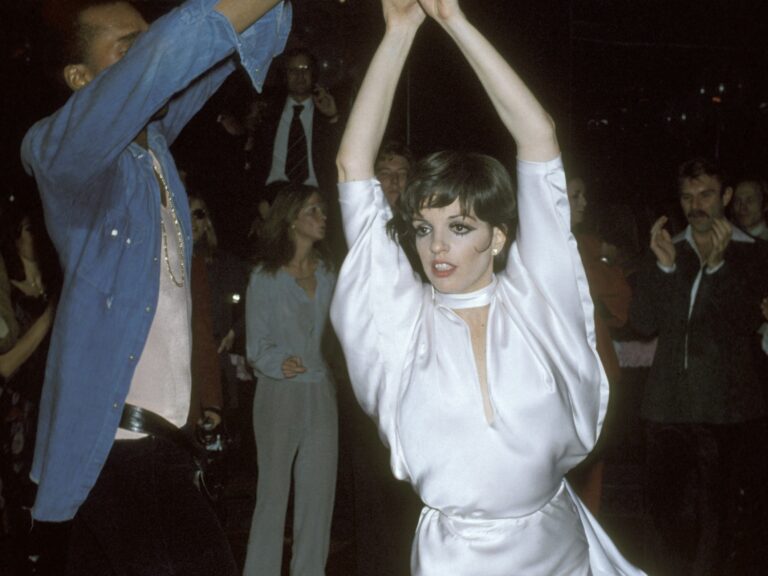 Qué vestidos de noche famosos usó Liza Minnelli en su carrera 3 Qué vestidos de noche famosos usó Liza Minnelli en su carrera