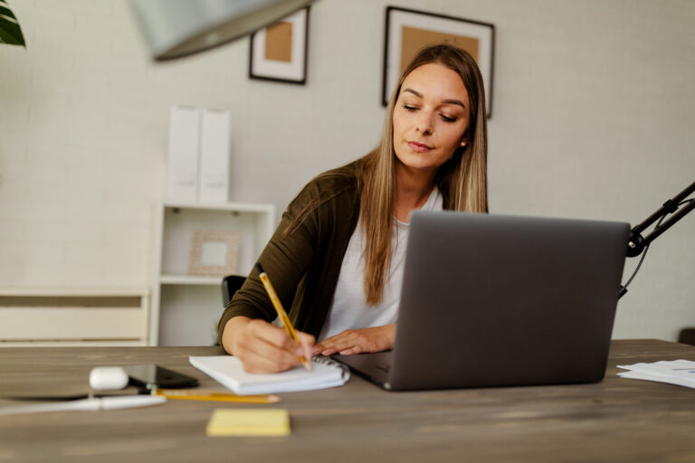 Dónde encontrar trabajo como auxiliar administrativo en León, Gto