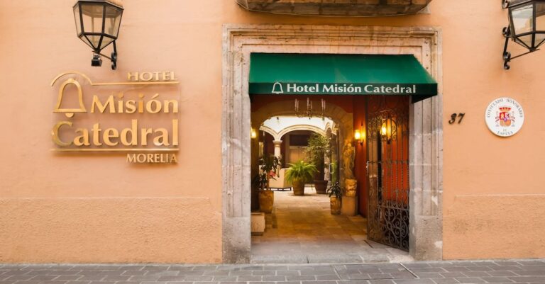 Qué servicios ofrece el Hotel Junior H en Morelia
