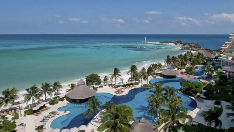 Qué actividades y servicios ofrece Grand Fiesta Americana Monterrey Valle